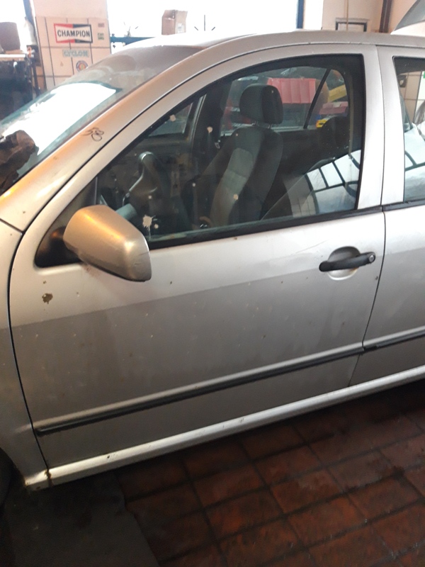 škoda fabia prednja leva Vrata 6Y0831055
